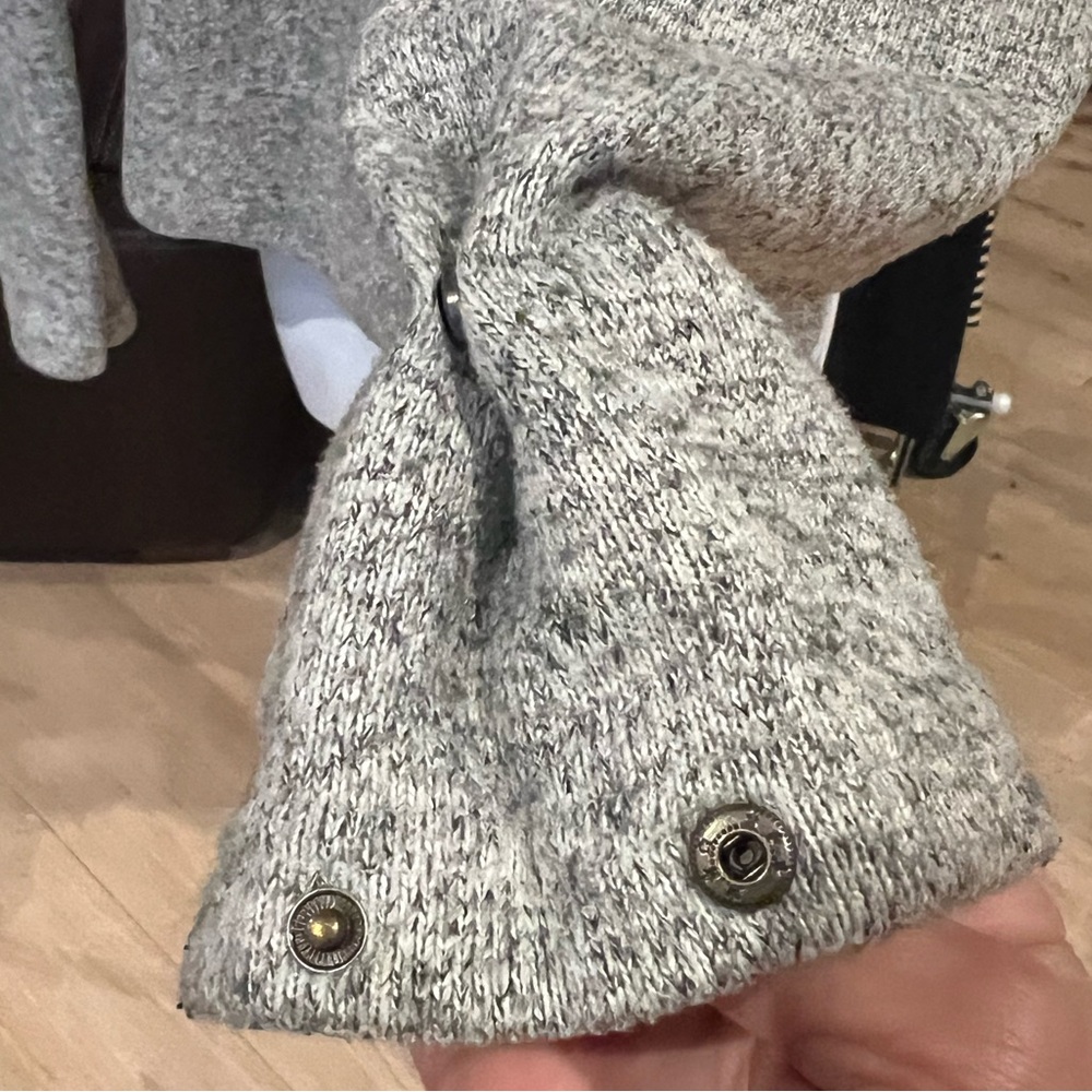 Fabletics 1/4 Zip Pullover. Gray. Size M - image 3